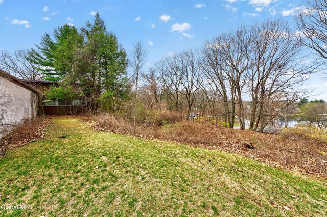 20 Alsid Court, Brunswick, NY 12180