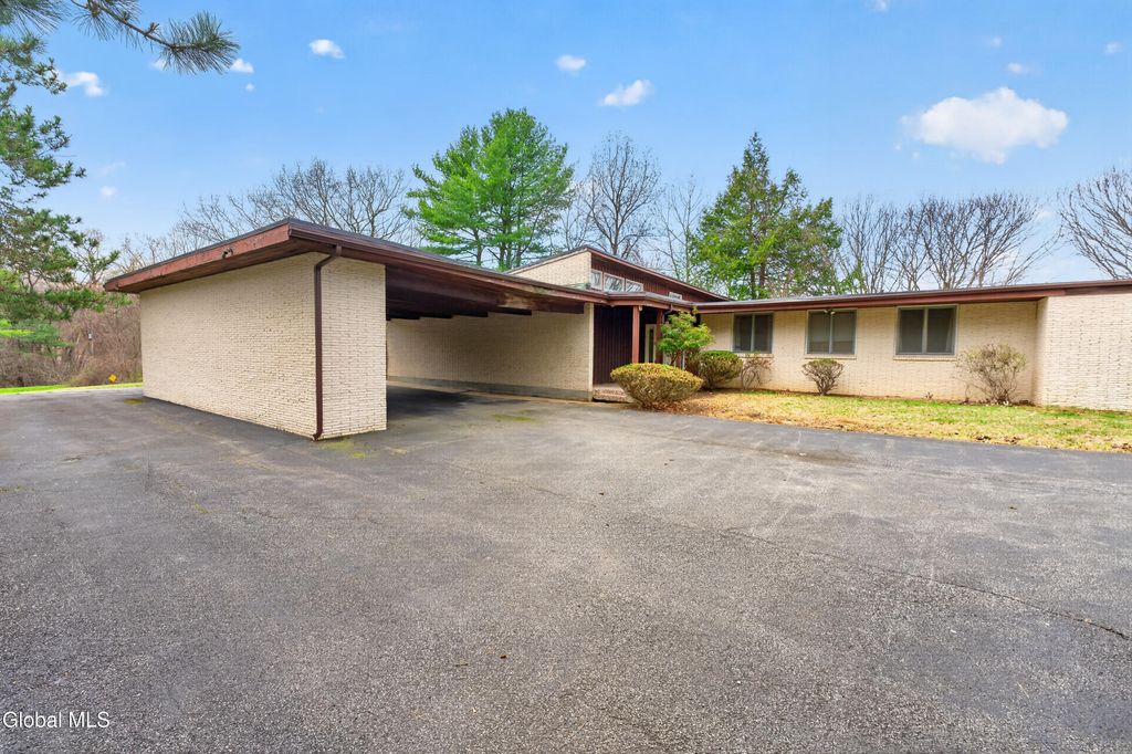 20 Alsid Court, Brunswick, NY 12180