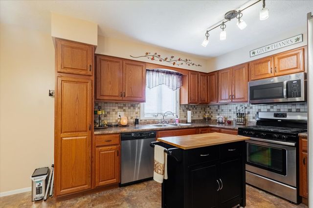 5 Devon Road, Bloomington, IL 61704