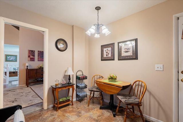 5 Devon Road, Bloomington, IL 61704