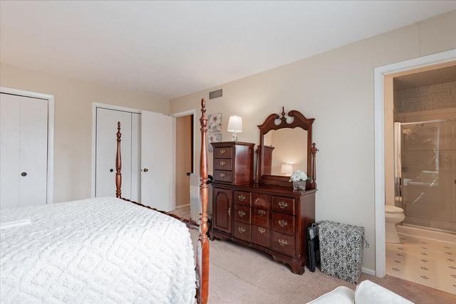 5 Devon Road, Bloomington, IL 61704