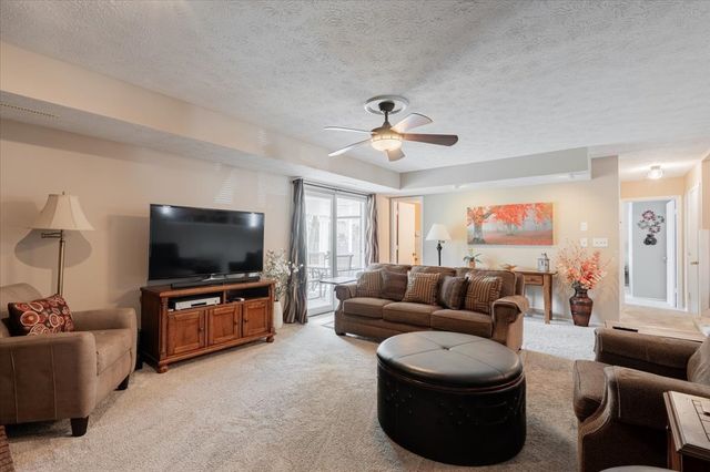 5 Devon Road, Bloomington, IL 61704