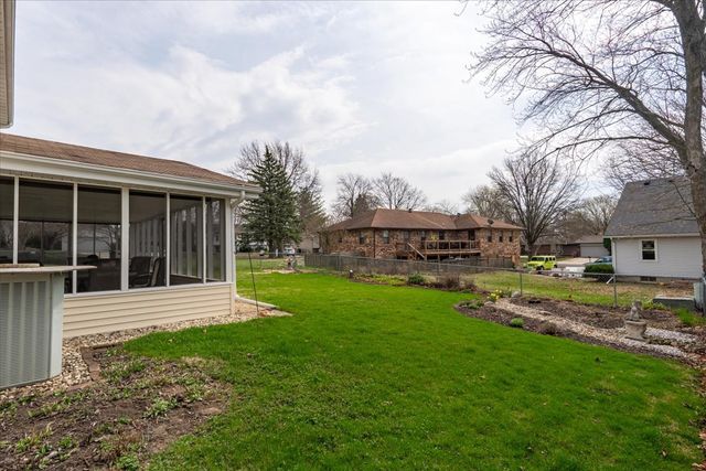 5 Devon Road, Bloomington, IL 61704