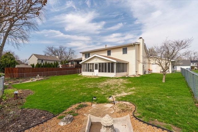 5 Devon Road, Bloomington, IL 61704