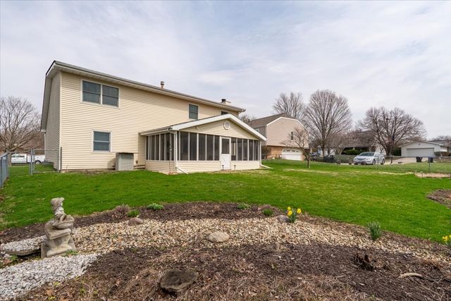 5 Devon Road, Bloomington, IL 61704