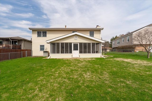 5 Devon Road, Bloomington, IL 61704