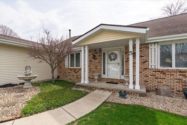 5 Devon Road, Bloomington, IL 61704