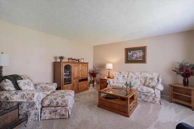 5 Devon Road, Bloomington, IL 61704