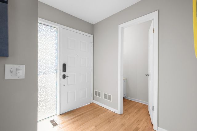 1528 Chippewa Trail, Wheeling, IL 60090