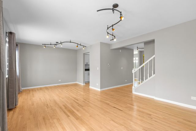 1528 Chippewa Trail, Wheeling, IL 60090