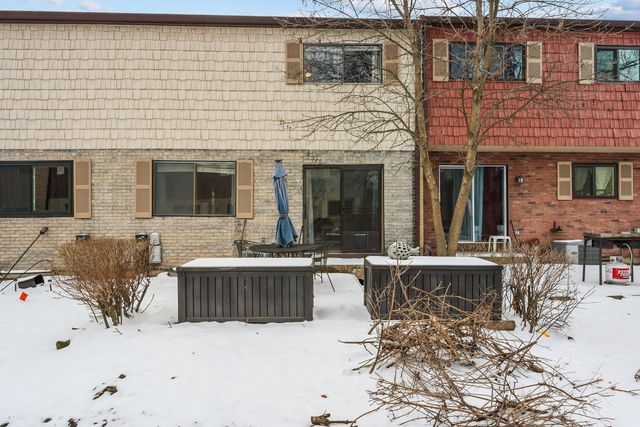 1528 Chippewa Trail, Wheeling, IL 60090