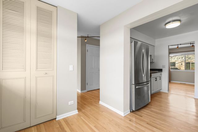 1528 Chippewa Trail, Wheeling, IL 60090