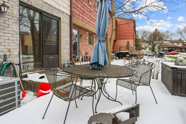 1528 Chippewa Trail, Wheeling, IL 60090