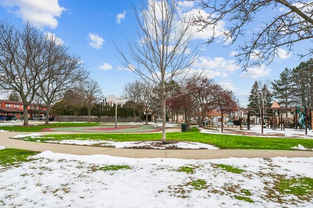 1528 Chippewa Trail, Wheeling, IL 60090