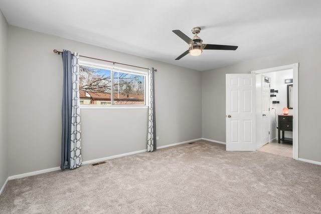 1528 Chippewa Trail, Wheeling, IL 60090