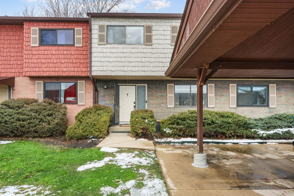 1528 Chippewa Trail, Wheeling, IL 60090