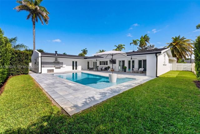 1865 NE 197th Ter, Miami, FL 33179
