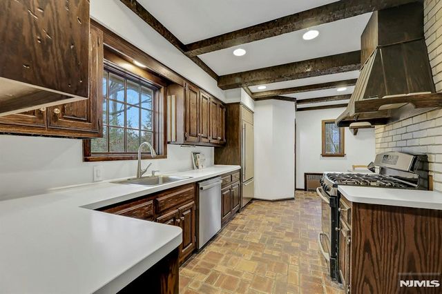 300 Churchill Road, Teaneck, NJ 07666