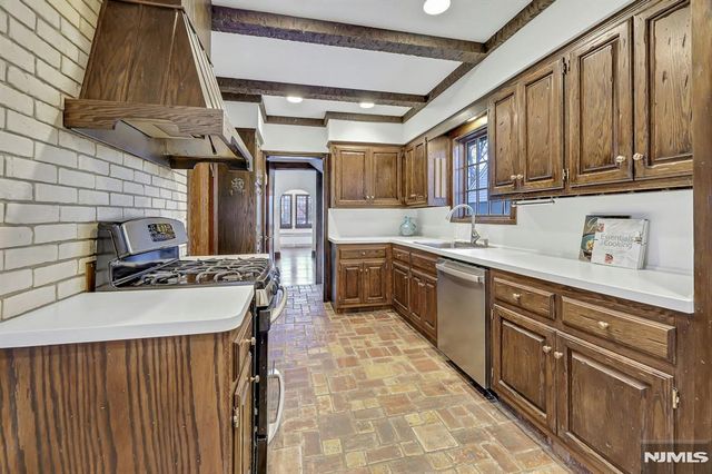 300 Churchill Road, Teaneck, NJ 07666