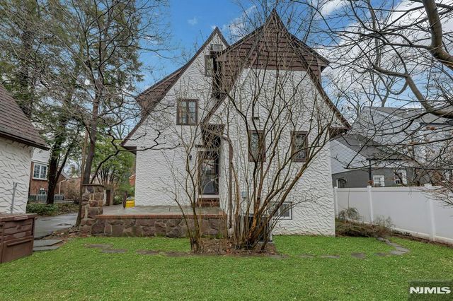 300 Churchill Road, Teaneck, NJ 07666