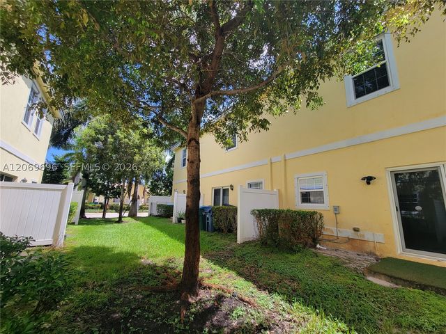 1107 NW 40th Ter 1107, Lauderhill, FL 33313