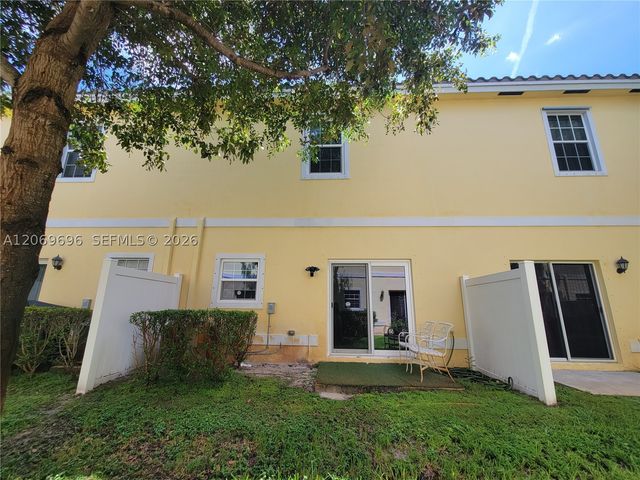 1107 NW 40th Ter 1107, Lauderhill, FL 33313