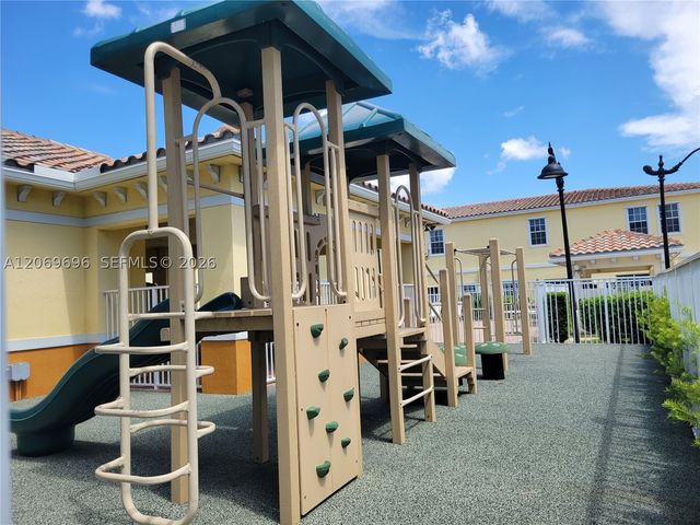 1107 NW 40th Ter 1107, Lauderhill, FL 33313
