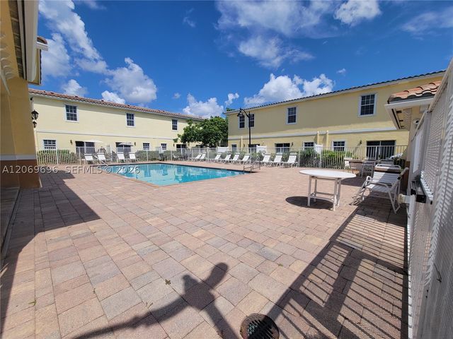 1107 NW 40th Ter 1107, Lauderhill, FL 33313