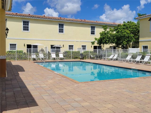 1107 NW 40th Ter 1107, Lauderhill, FL 33313