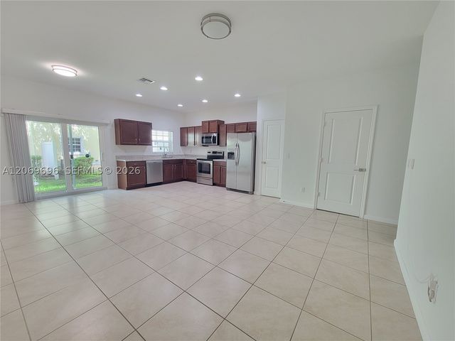 1107 NW 40th Ter 1107, Lauderhill, FL 33313