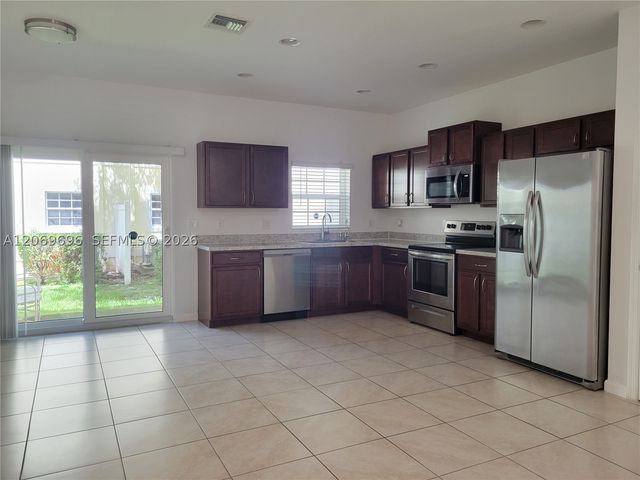 1107 NW 40th Ter 1107, Lauderhill, FL 33313
