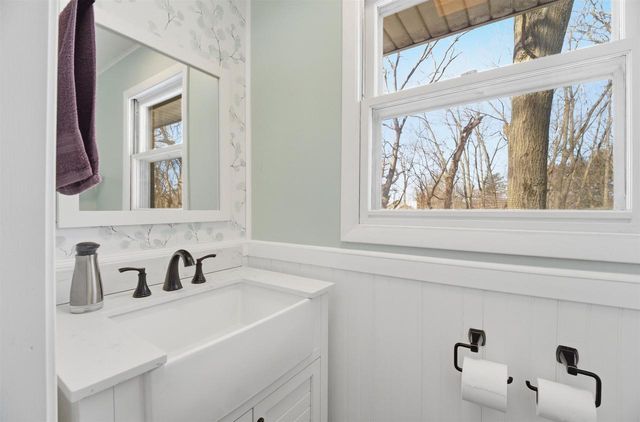 651 LEIGHTON ROAD, Waupaca, WI 54981
