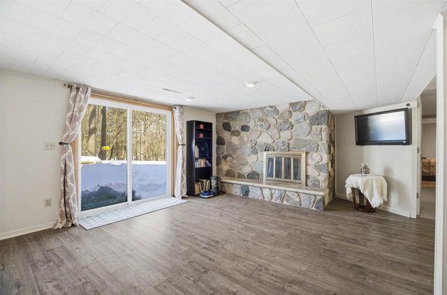 651 LEIGHTON ROAD, Waupaca, WI 54981
