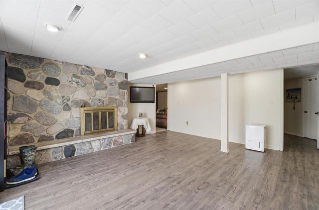 651 LEIGHTON ROAD, Waupaca, WI 54981