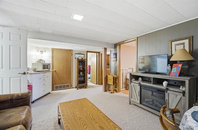 651 LEIGHTON ROAD, Waupaca, WI 54981