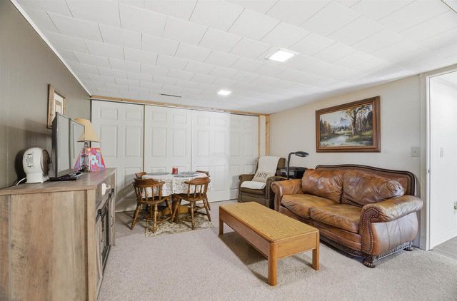 651 LEIGHTON ROAD, Waupaca, WI 54981