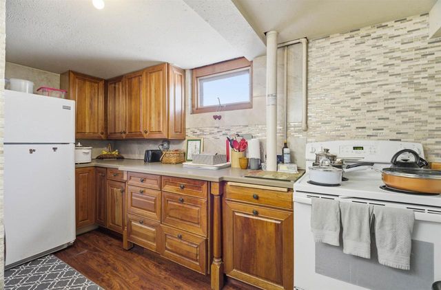 651 LEIGHTON ROAD, Waupaca, WI 54981