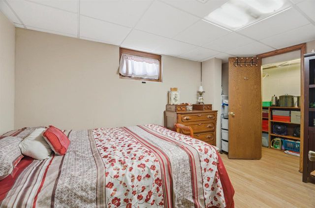 651 LEIGHTON ROAD, Waupaca, WI 54981