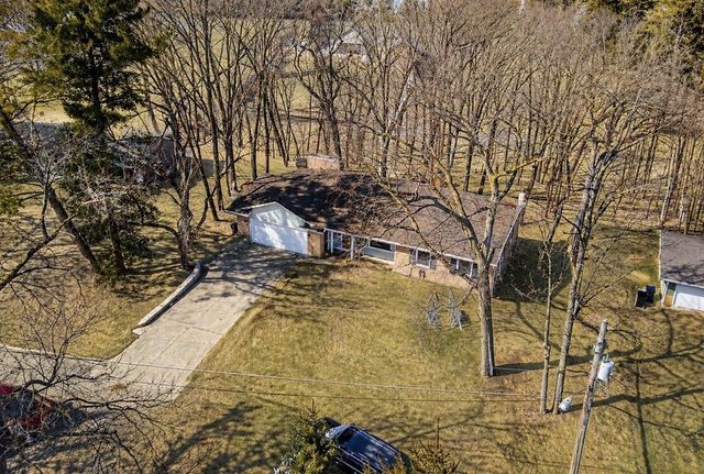 651 LEIGHTON ROAD, Waupaca, WI 54981