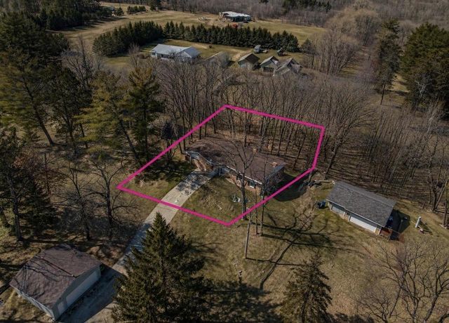651 LEIGHTON ROAD, Waupaca, WI 54981