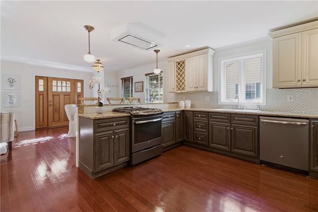 22 Bernard Avenue, Barrington, RI 02806