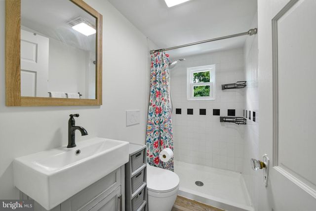 411 E A ST, Purcellville, VA 20132