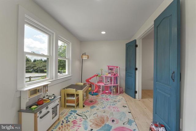 411 E A ST, Purcellville, VA 20132