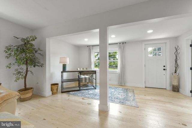 411 E A ST, Purcellville, VA 20132