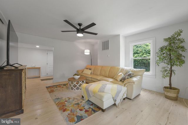 411 E A ST, Purcellville, VA 20132