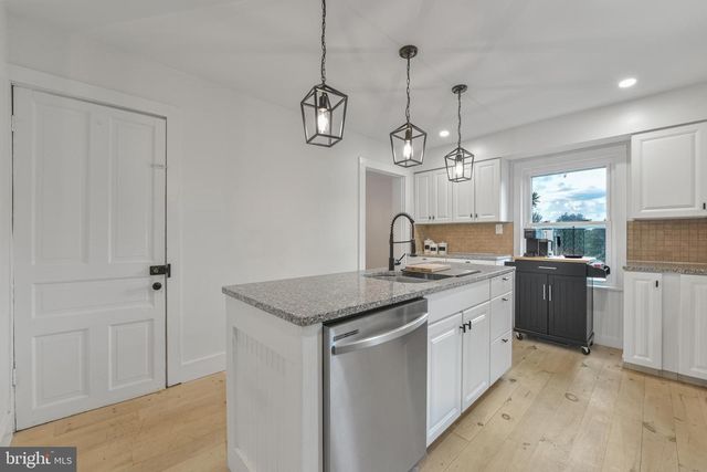411 E A ST, Purcellville, VA 20132