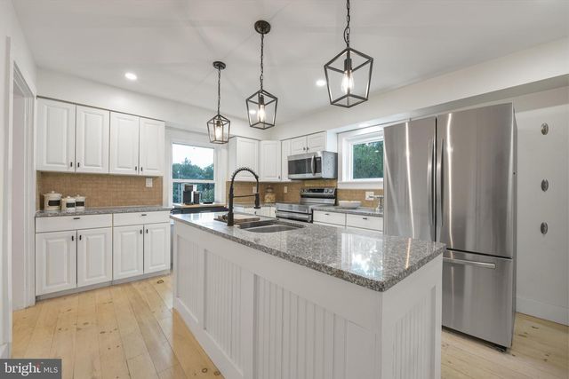 411 E A ST, Purcellville, VA 20132