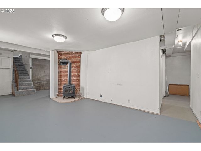 406 W C St, Rainier, OR 97048