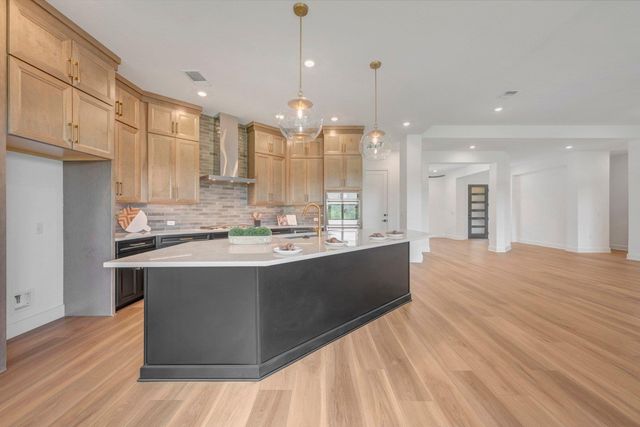 438 Rees Landing RD, Spicewood, TX 78669