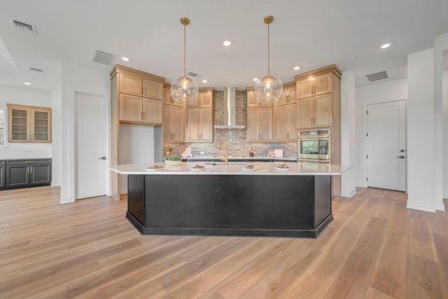 438 Rees Landing RD, Spicewood, TX 78669